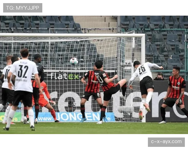 奥格斯堡边路进攻火力全开，状态回升助球队斩获关键胜利