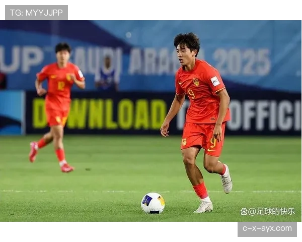 新星闪耀赛场：本赛季足球新秀状态持续回暖，强势表现震撼联赛