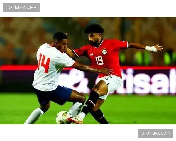 从贫民窟到绿茵场：足球明星的逆袭之路引人瞩目