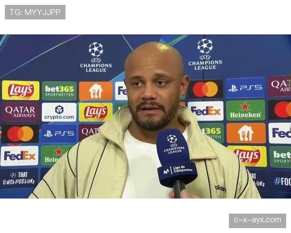 孔帕尼一边看孩子一边指导球队？这生活真不像靠钱堆出来的豪华剧场！