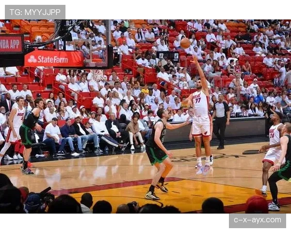 凯文·乐福挡拆制造空位，稳定三分命中提升球队进攻效率